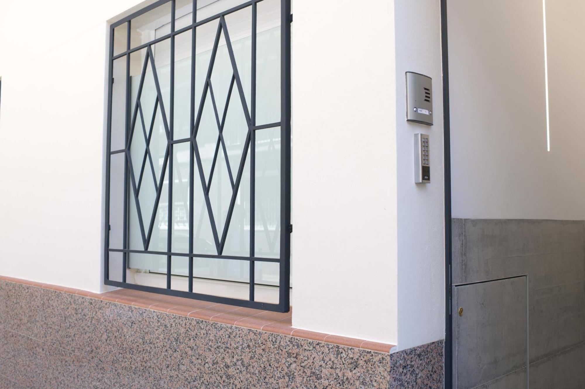 Boutique Plaza Catalonia Suites Cornella Cornellà de Llobregat Екстериор снимка