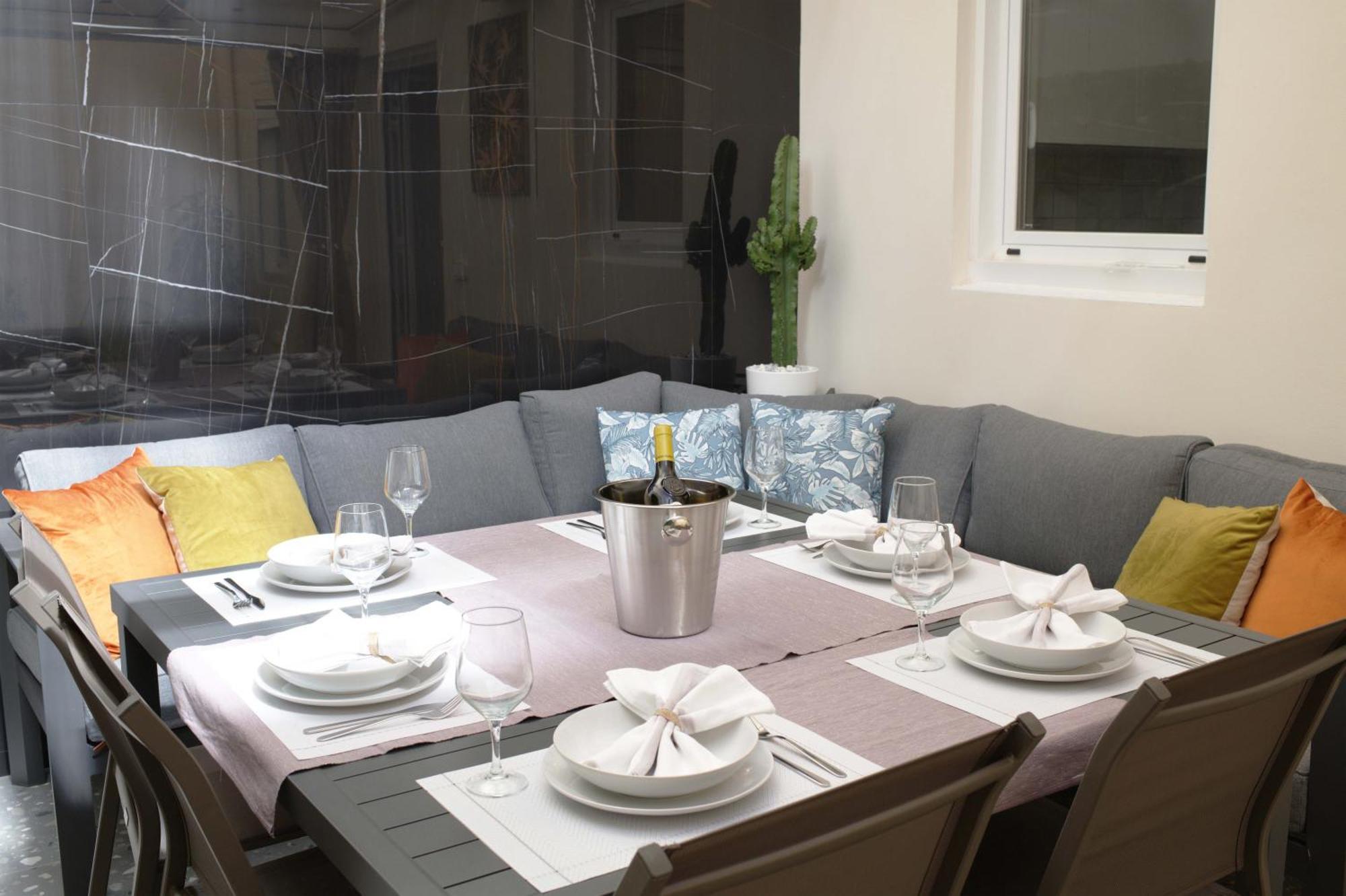 Boutique Plaza Catalonia Suites Cornella Cornellà de Llobregat Екстериор снимка